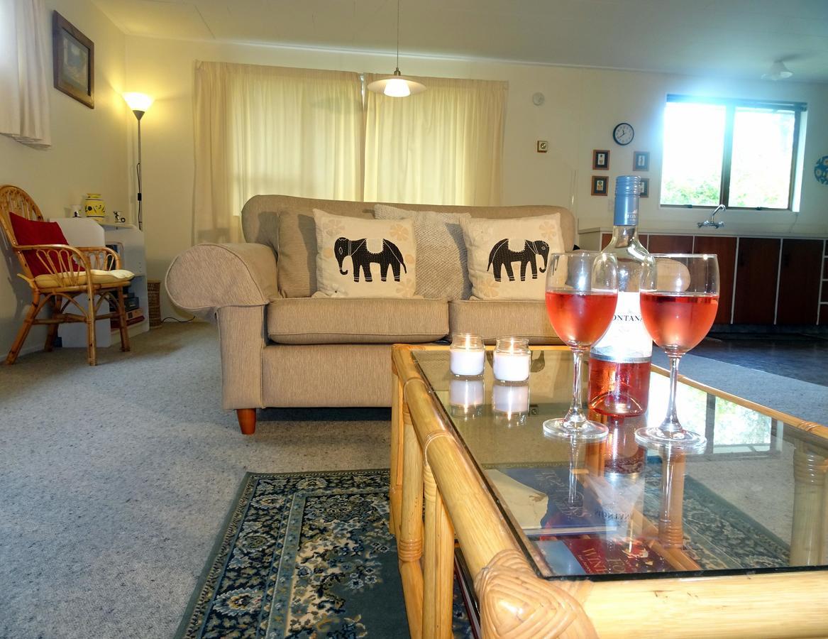 Smokebush Cottage - Holiday Home Exclusively Yours Turangi Zewnętrze zdjęcie
